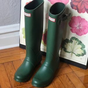 Tall matte-green classic Hunter Boots! Like new!!